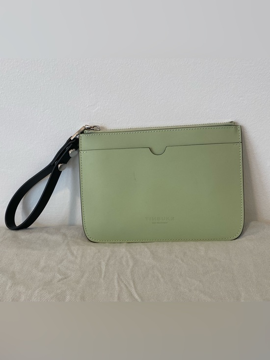 Timbuk2 Handbags - Timbuk2 Smooth Moves Leather Wristlet